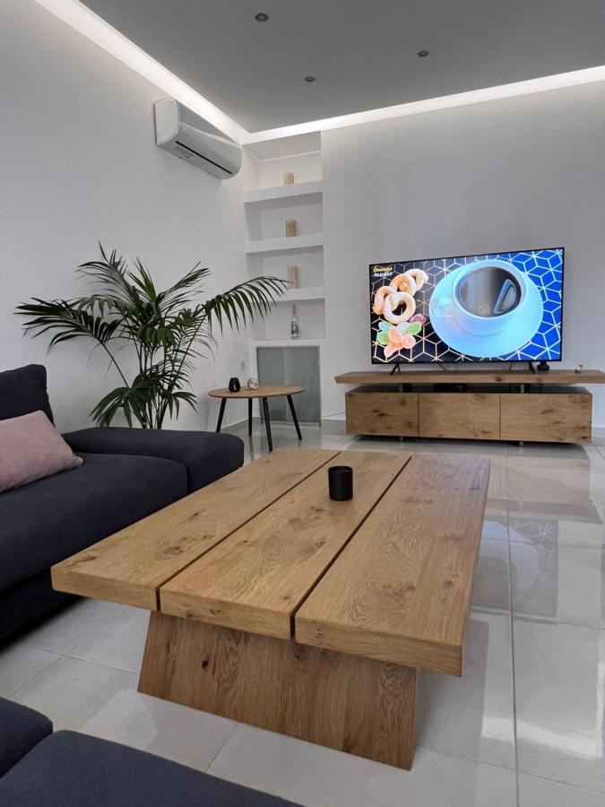 Modern Apartment Close To Airport With Gym And Bbq Heraklion  Exterior photo